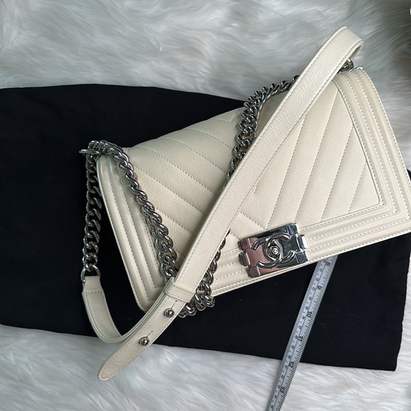 CHANEL WHITE Chevron Flap Bag Yes!!! White!!  Silver Chain - Picture 13 of 13